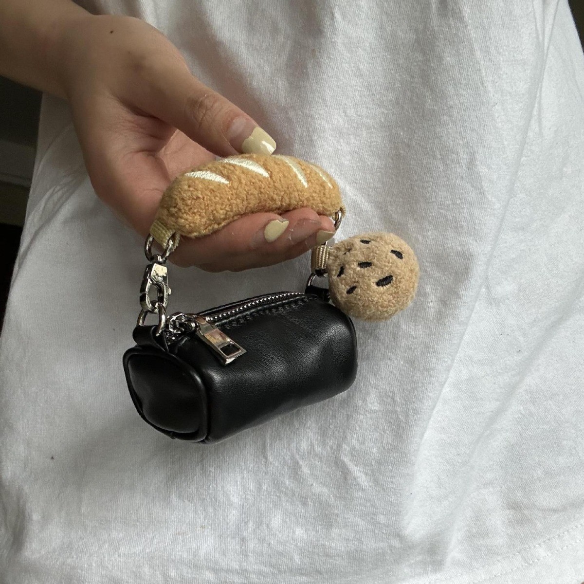 Monedero bandolera mini con decoración de perrito caliente que combina con todo