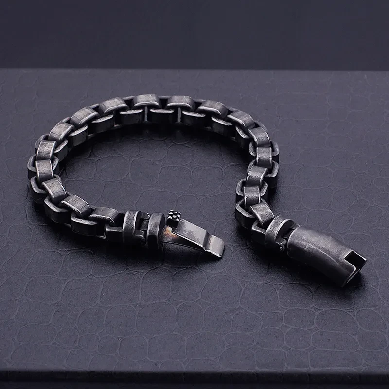 Pulsera de acero de titanio de moda con personalidad fundida para hombre.