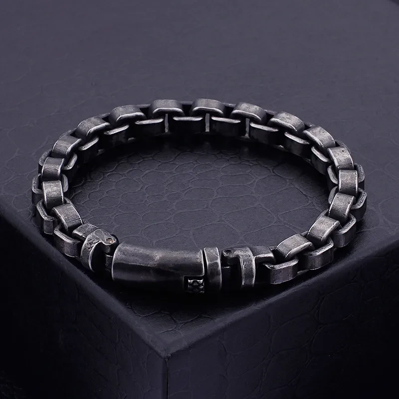 Pulsera de acero de titanio de moda con personalidad fundida para hombre.
