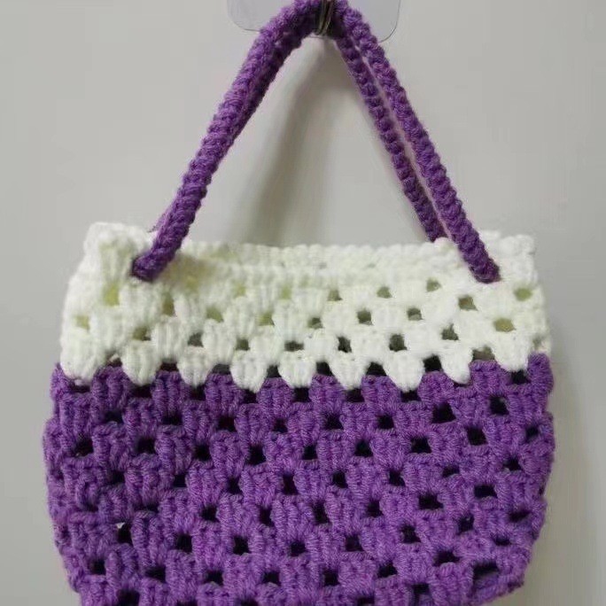 Bolso de mano de lana con estampado de contraste de colores de verano con agujeros