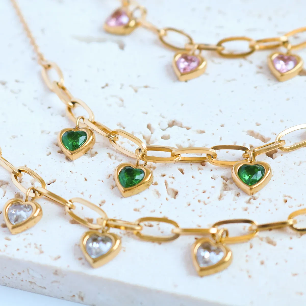 Collar con colgante clásico de amor de la estación independiente Ins Wind, colgante de acero inoxidable en forma de corazón, cadena para suéter, acero de titanio y oro de 18 quilates.