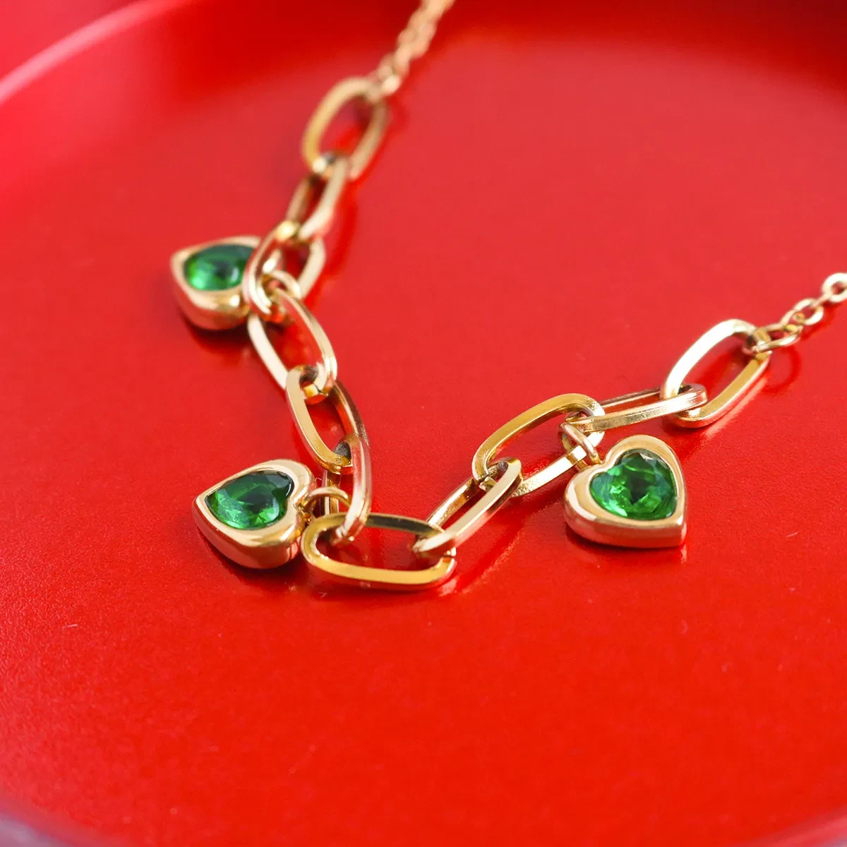 Collar con colgante clásico de amor de la estación independiente Ins Wind, colgante de acero inoxidable en forma de corazón, cadena para suéter, acero de titanio y oro de 18 quilates.