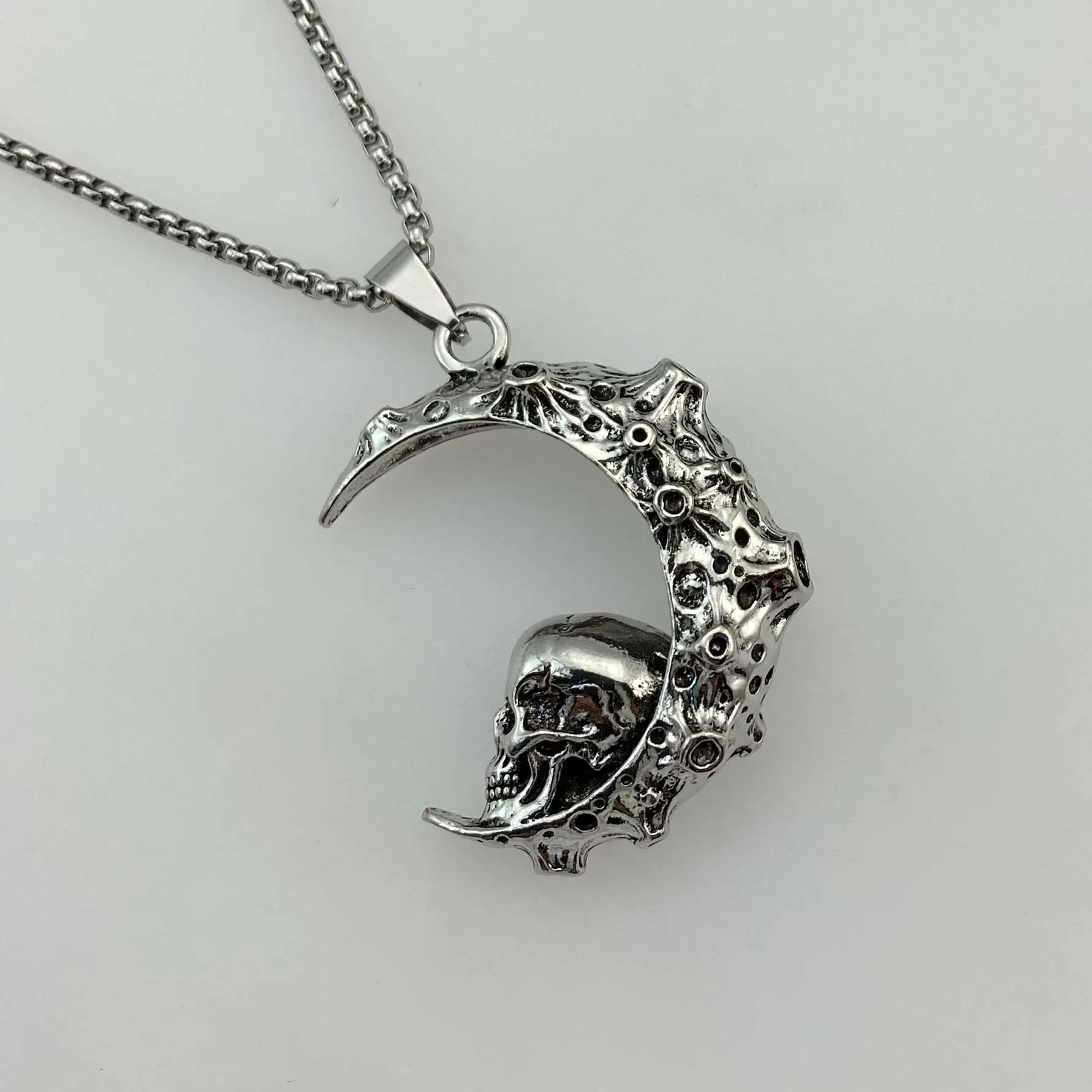 Colgante grande de acero inoxidable con calavera lunar 3D, estilo motero punk, para hombre, joyería, envío gratis.