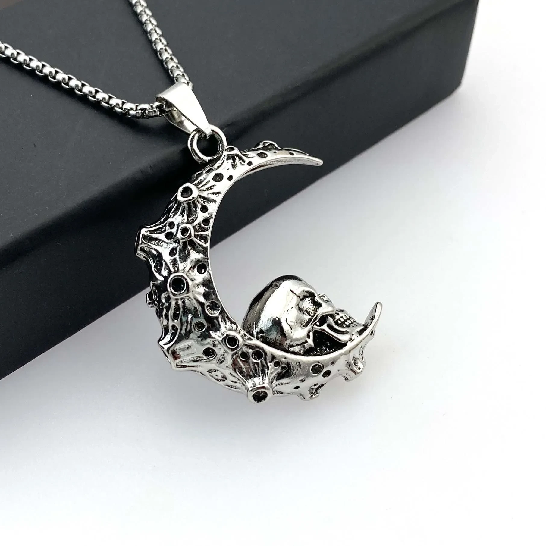 Colgante grande de acero inoxidable con calavera lunar 3D, estilo motero punk, para hombre, joyería, envío gratis.
