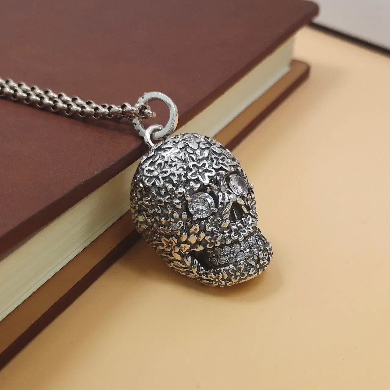 Colgante de calavera con circonita blanca en plata de ley S925