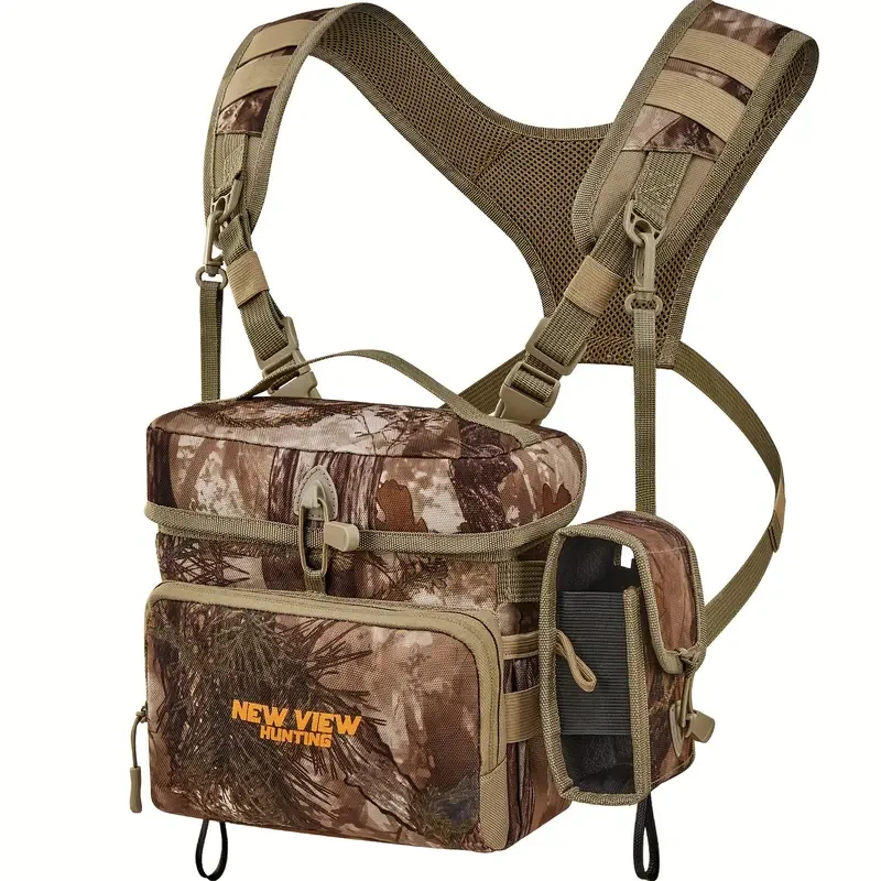 Peto de caza de camuflaje con arnés para binoculares, bolsillo para telémetro y patrón de camuflaje patentado.