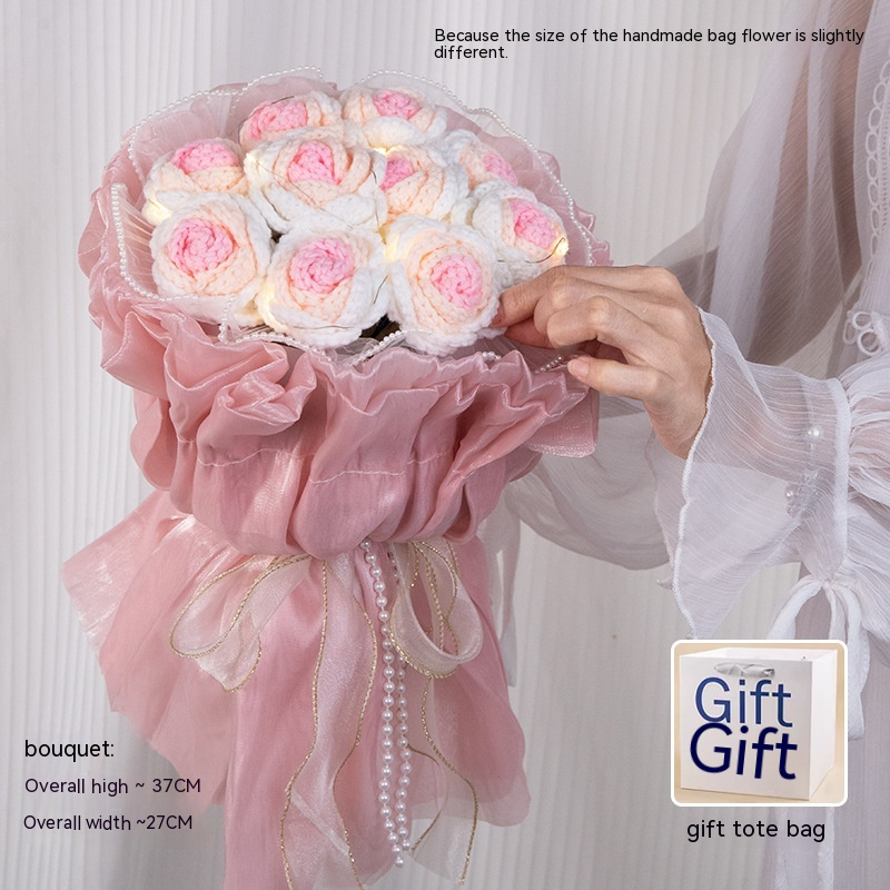 Ramo de lana rosa tejido a mano