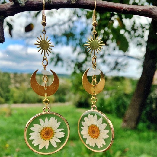 Bohemia le regaló sus pendientes de flor eterna