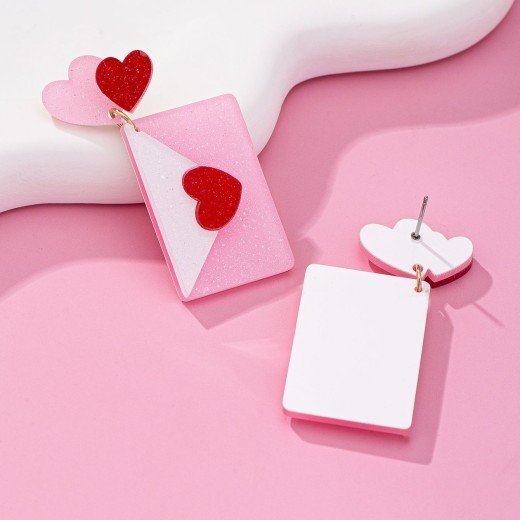 Pendientes acrílicos con forma de sobre para San Valentín