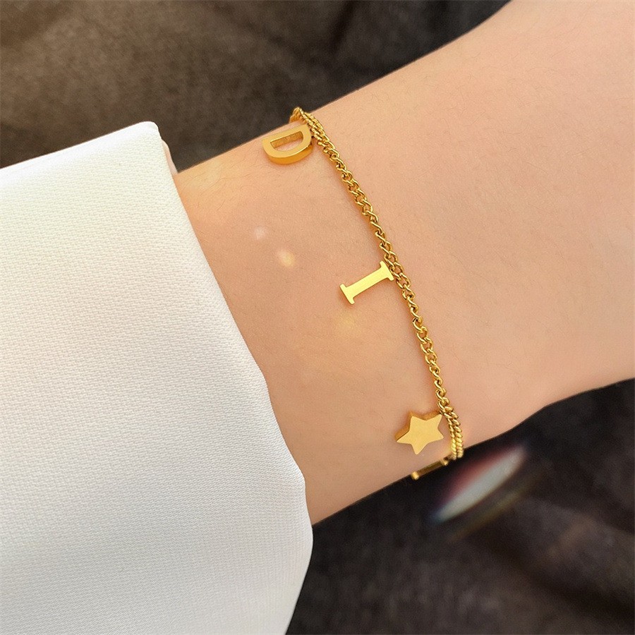 Pulsera con colgante de estrella y letra de nueva moda de Corea