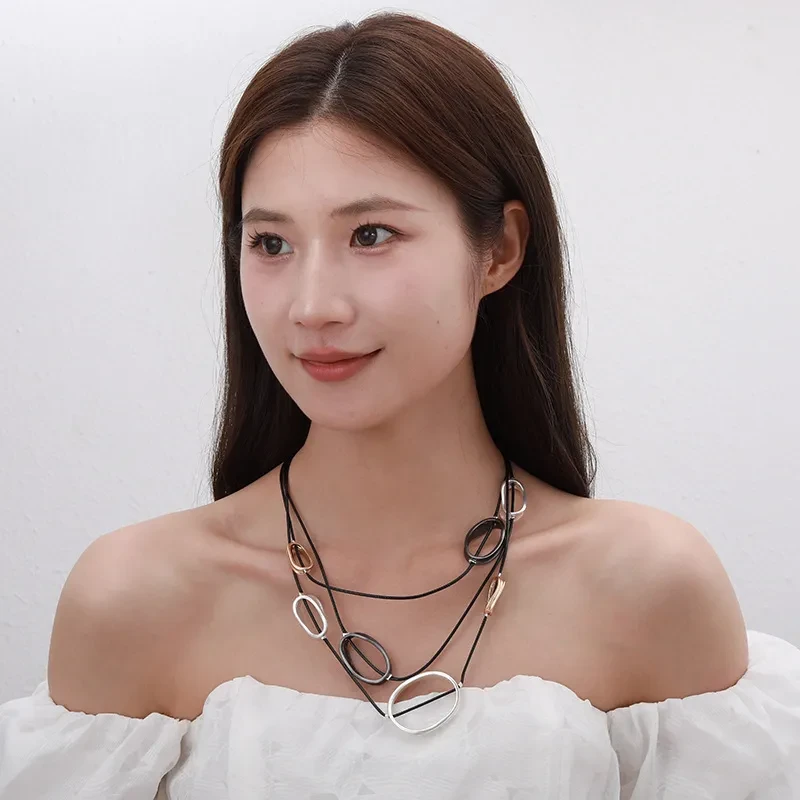 Collar geométrico con adornos de moda para mujer sencillo