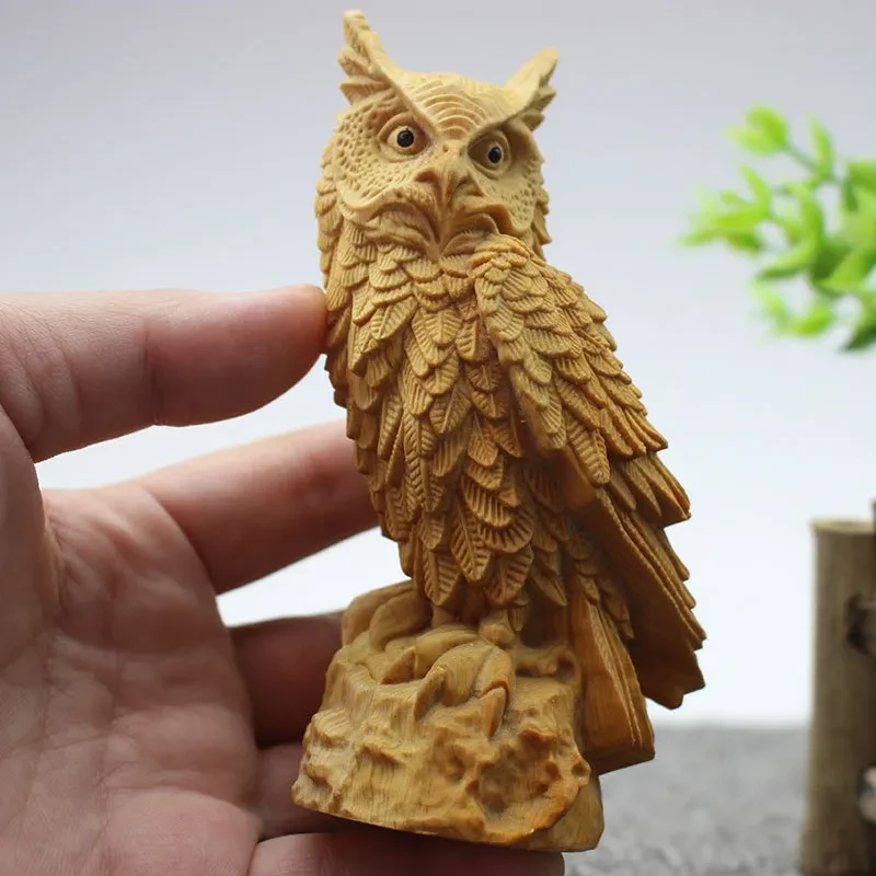 Adorno de búho de boj tallado en madera con personalidad creativa