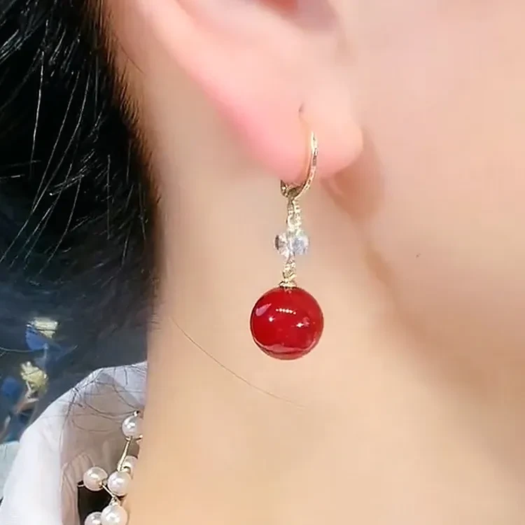 Exquisito clip para la oreja con diseño de nicho