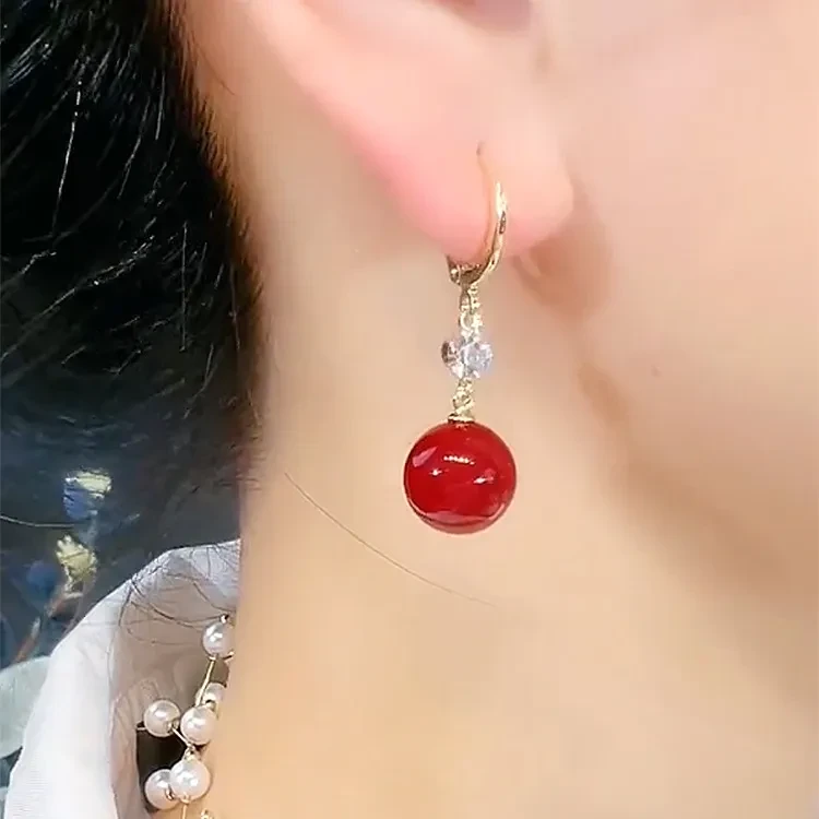 Exquisito clip para la oreja con diseño de nicho