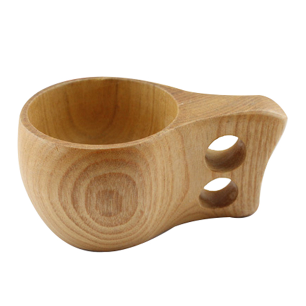 Taza de madera natural primitiva hecha a mano