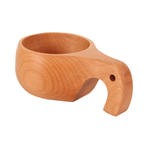 Taza de madera natural primitiva hecha a mano