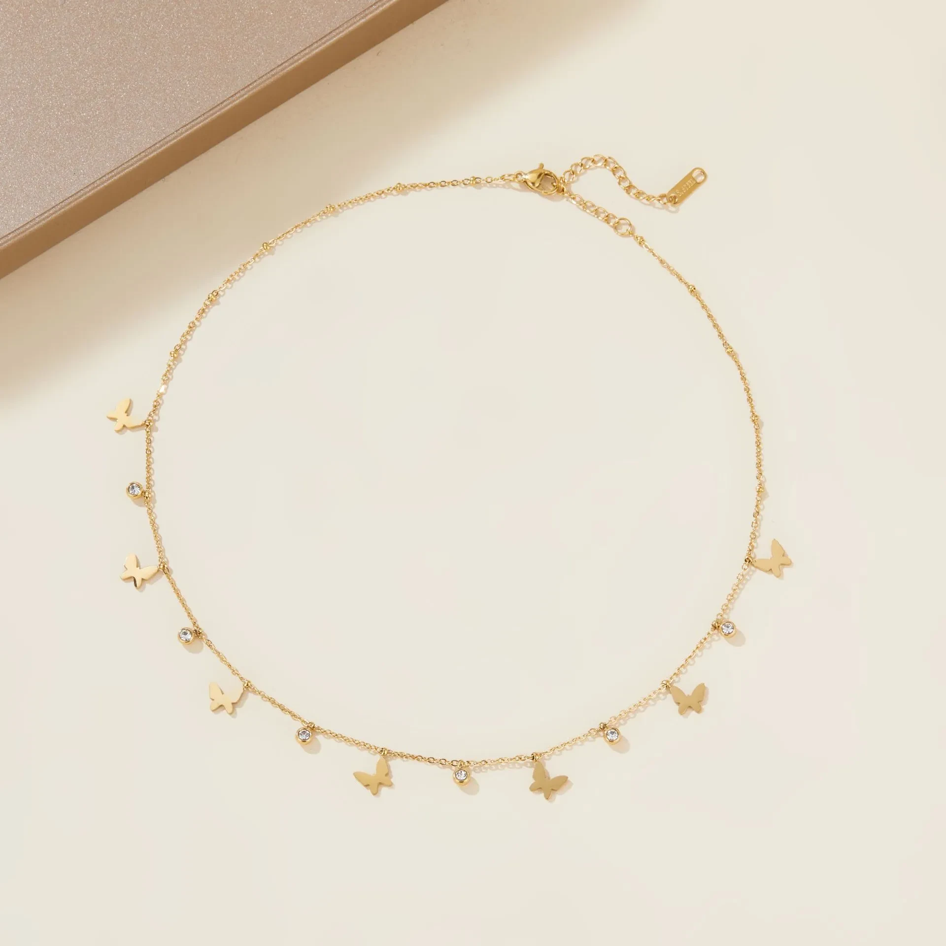 Collar de mariposa con estrella de cinco puntas y diamantes de imitación para mujer