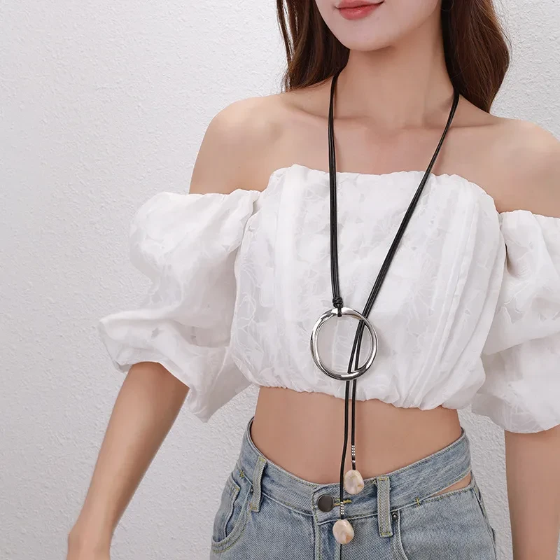 Suéter de cadena larga para mujer, estilo retro, de cuero y cuerda, exagerado.
