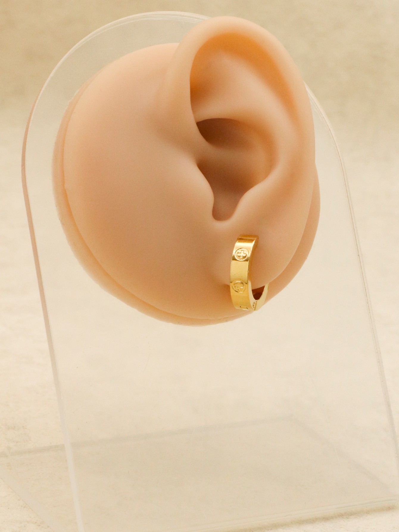 Pendientes clásicos de cruz de acero inoxidable: elegantes pendientes con aros para mujer