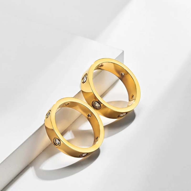 Anillos de compromiso de amor con circonitas cúbicas - Alianza de boda de acero inoxidable chapada en oro