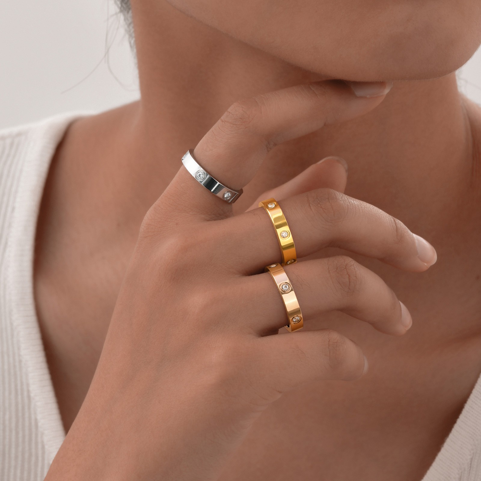 Anillos de compromiso de amor con circonitas cúbicas - Alianza de boda de acero inoxidable chapada en oro