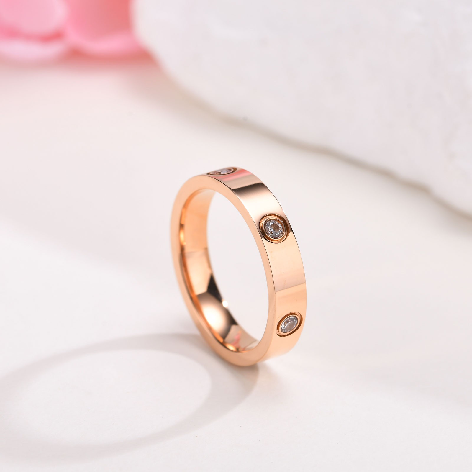 Anillos de compromiso de amor con circonitas cúbicas - Alianza de boda de acero inoxidable chapada en oro