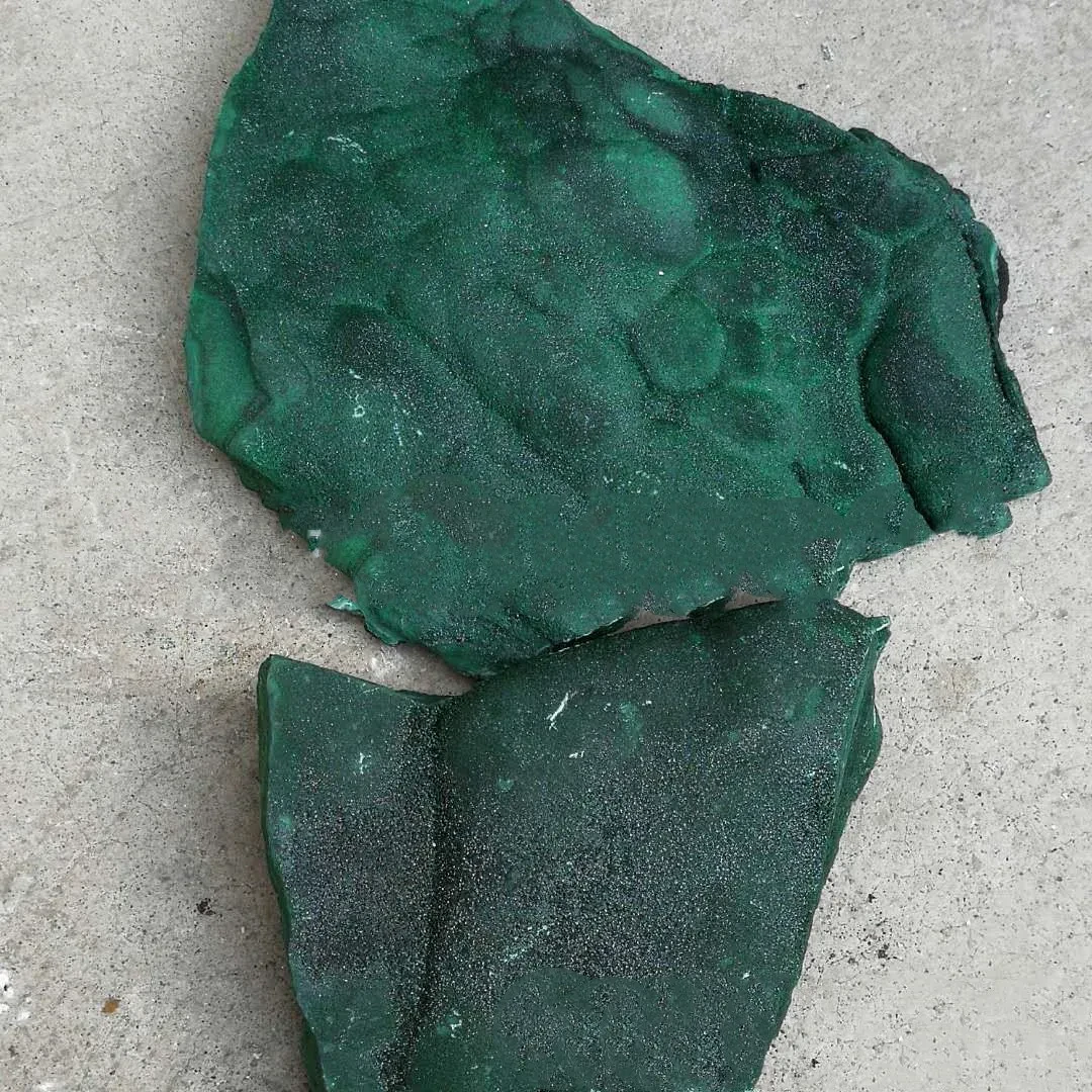 Venta directa de fábrica de malaquita natural en bruto, piedra fénix, color verde esmeralda, piedra ornamental en bruto, venta al por mayor.