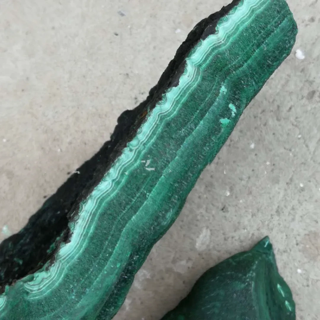 Venta directa de fábrica de malaquita natural en bruto, piedra fénix, color verde esmeralda, piedra ornamental en bruto, venta al por mayor.