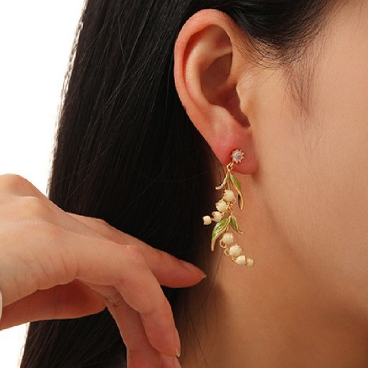 Nuevos pendientes largos de esmalte con diseño de lirio retro para mujer