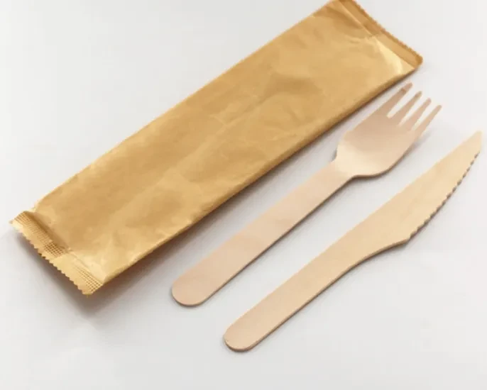 50 cucharas de madera desechables
