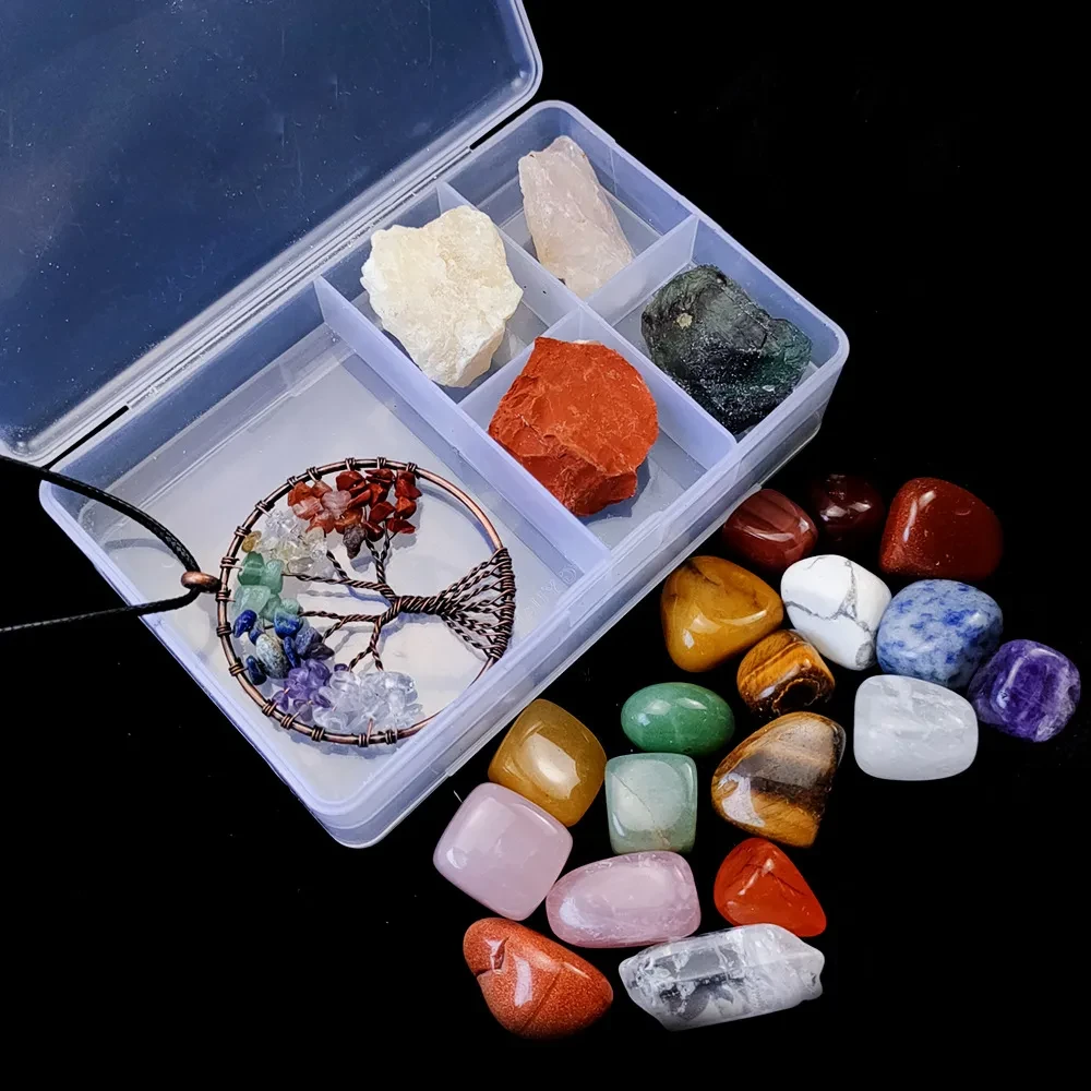 Juego de colgantes de piedra rugosa con adornos de los siete chakras