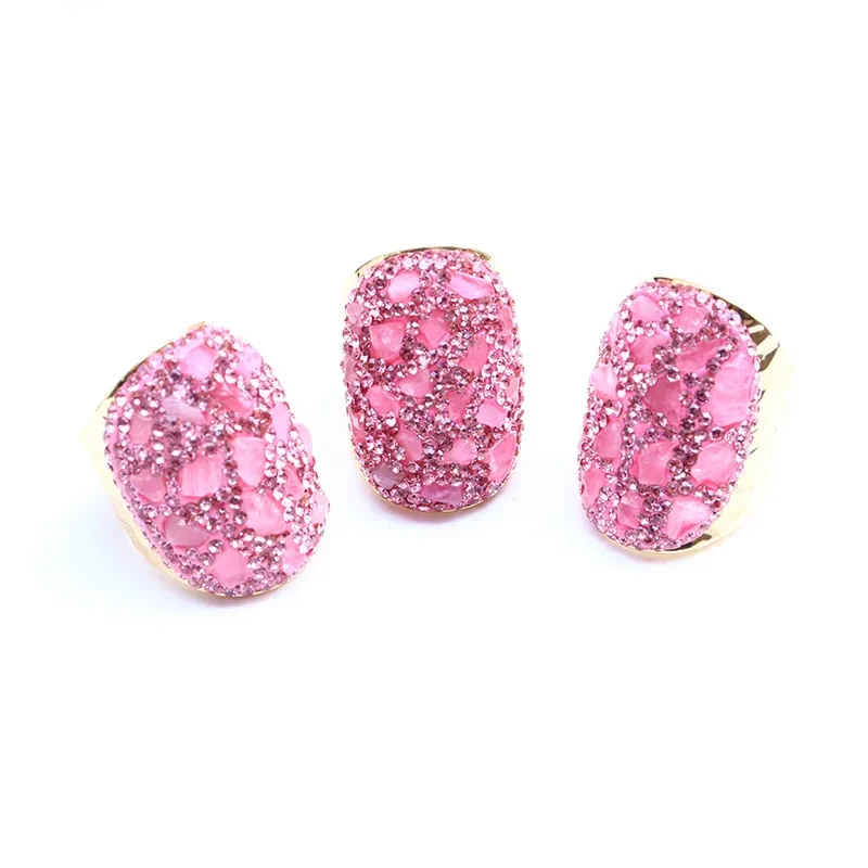 Anillo de mujer con piedra natural rosa de cristal irregular