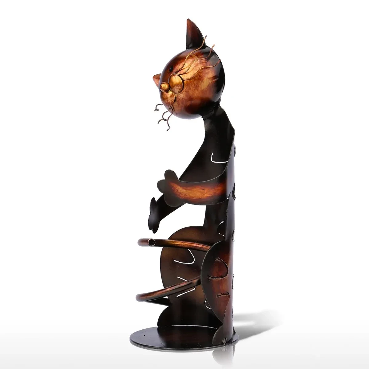 Gato creativo sosteniendo un botellero