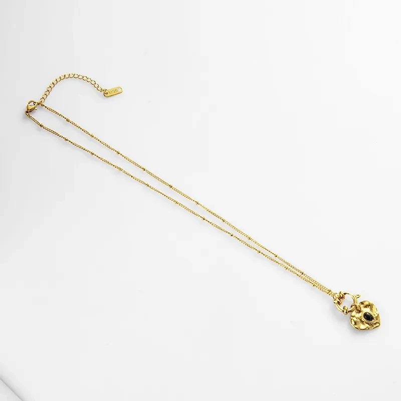 Collar de acero y titanio con corazón de melocotón y piedra natural, estilo francés.