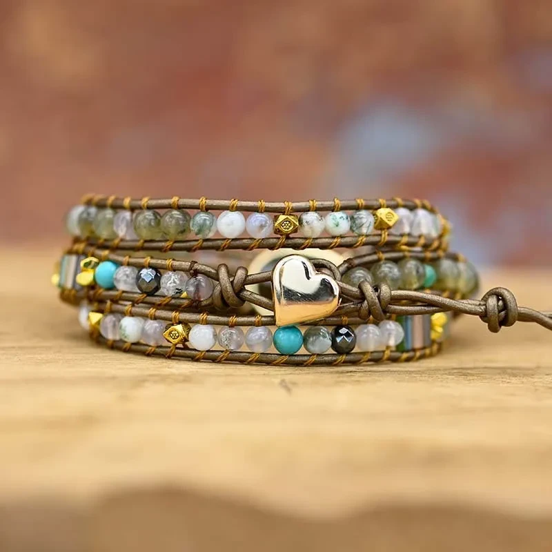 Pulsera de cuero tejida a mano con piedra brillante en forma de gota