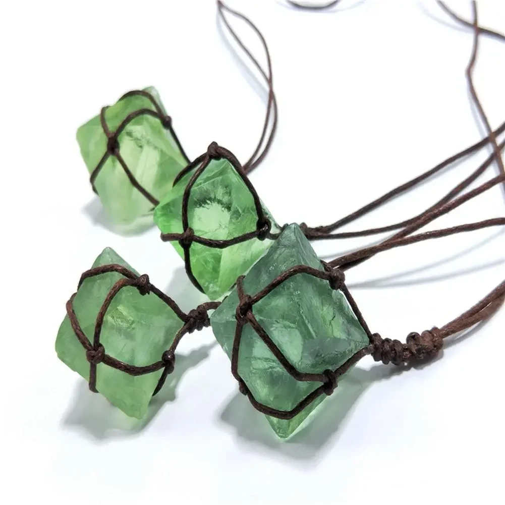 Collar con colgante de fluorita natural azul y verde en bruto