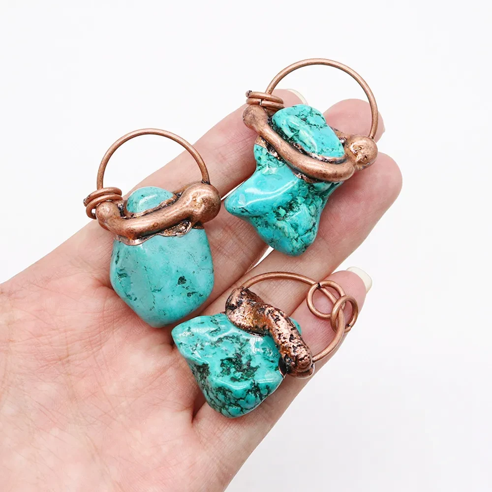 Colgante de piedra de pino azul irregular pulida con piedra natural