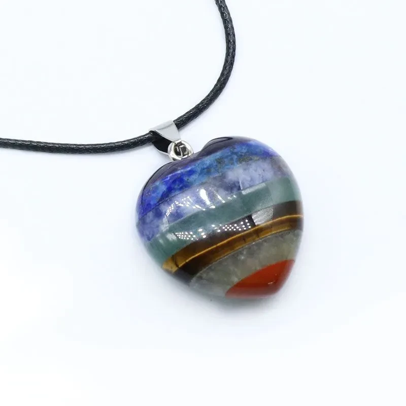Colgante de amor con piedra de cristal natural de siete chakras.