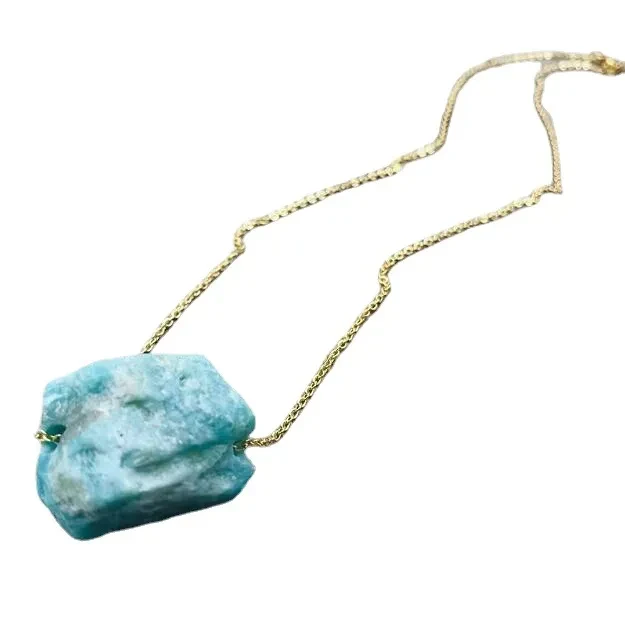 Collar con colgante de piedra de cristal natural irregular
