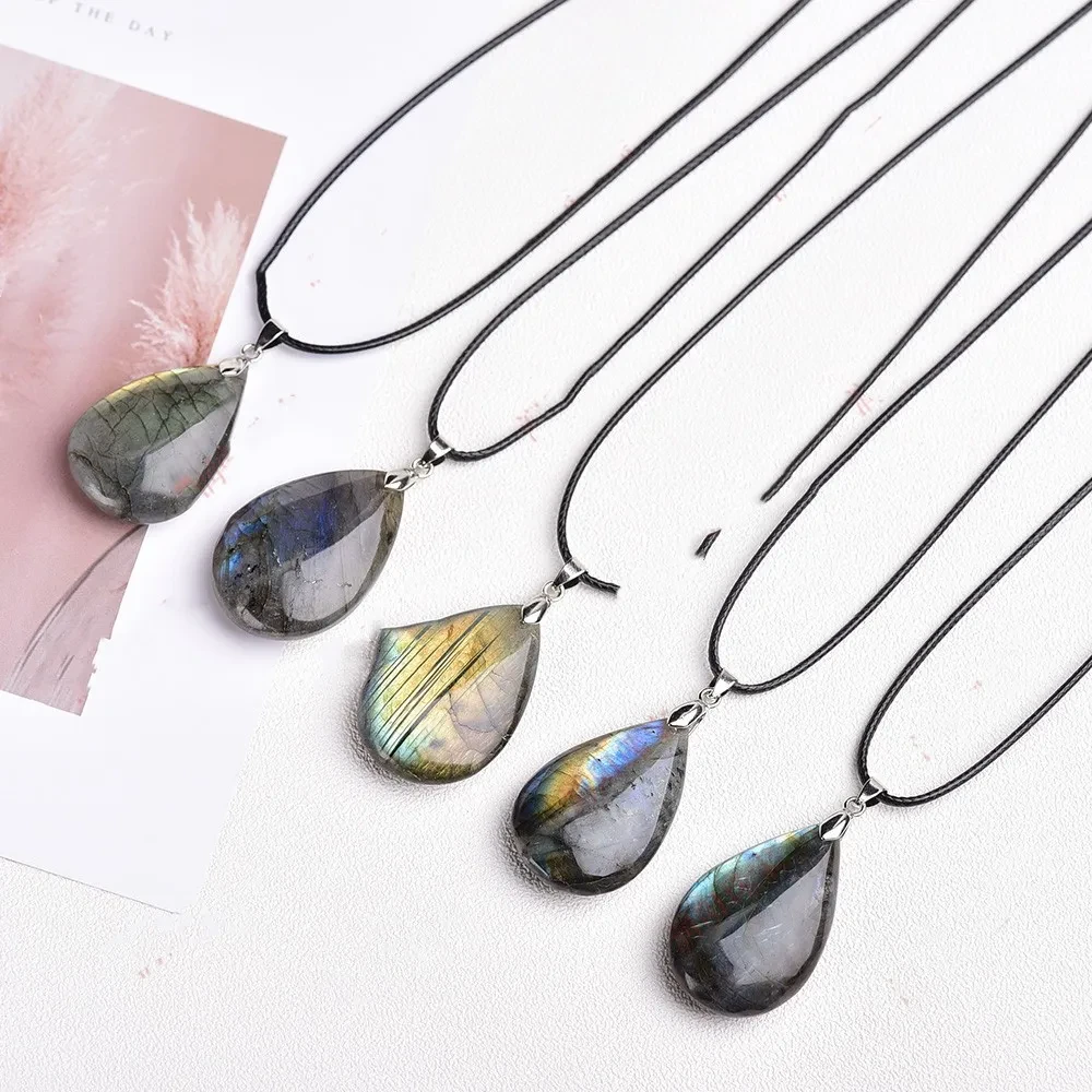 Collar con colgante de gota de agua de piedra de luz de luna