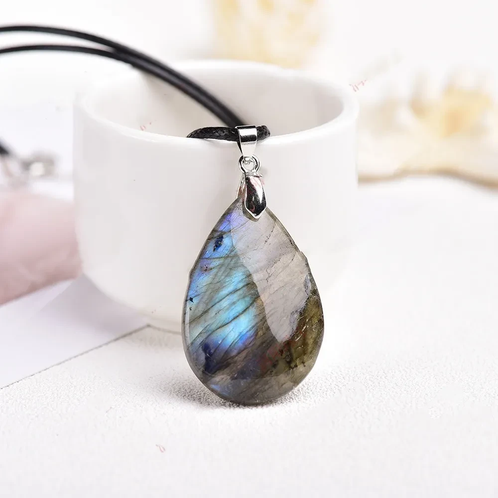 Collar con colgante de gota de agua de piedra de luz de luna