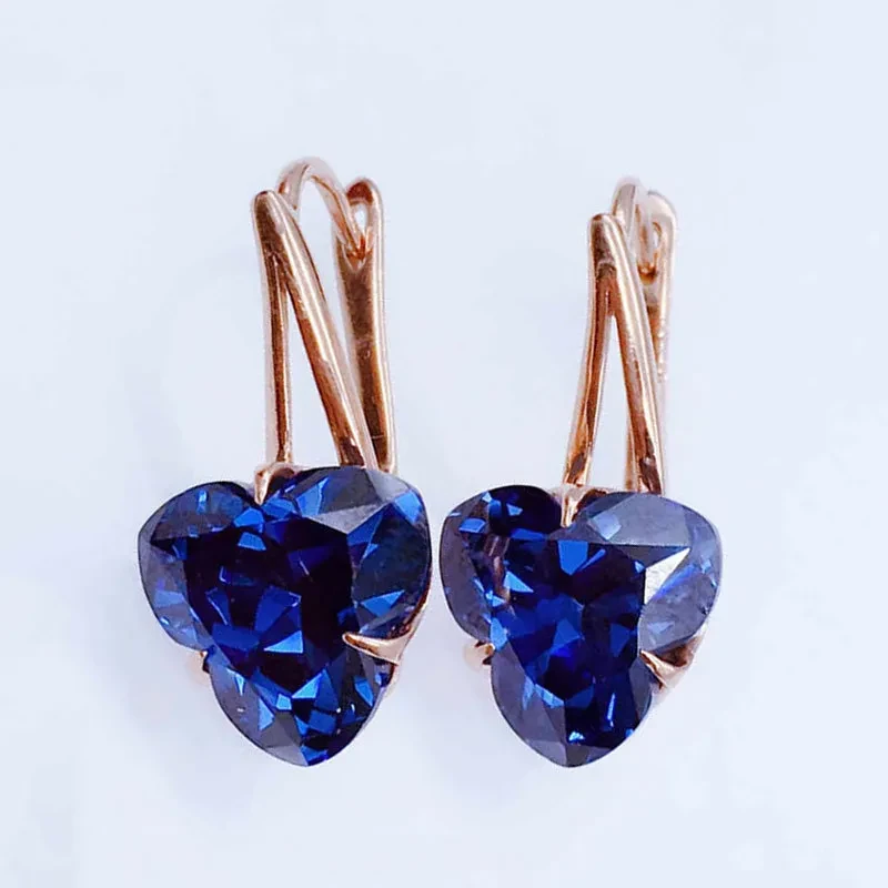 Pendientes sencillos de piedra azul en forma de corazón que combinan con todo