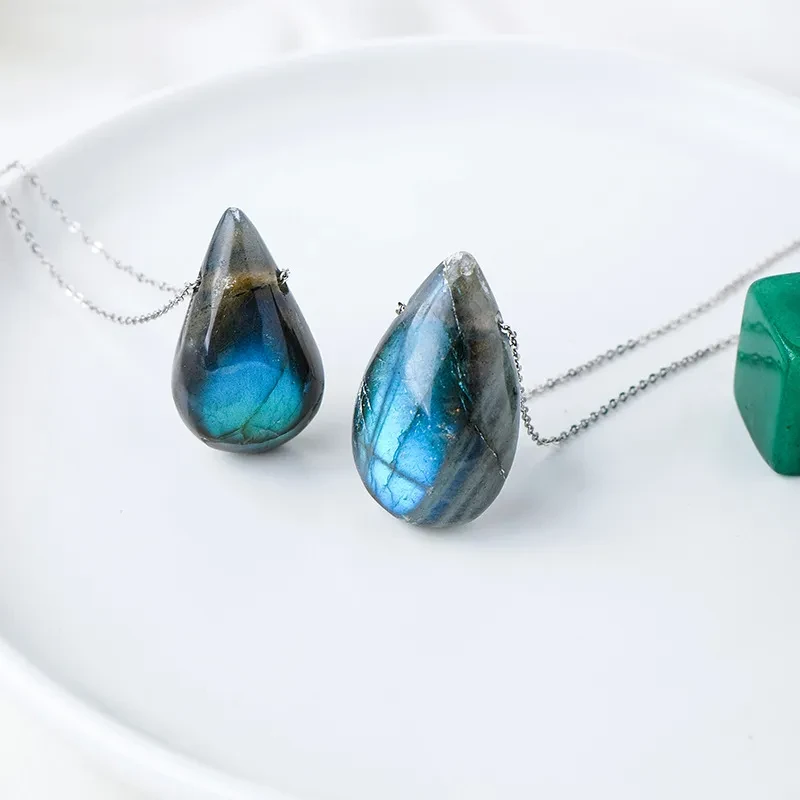 Colgante de collar con piedra original de feldespato con luz de luna natural