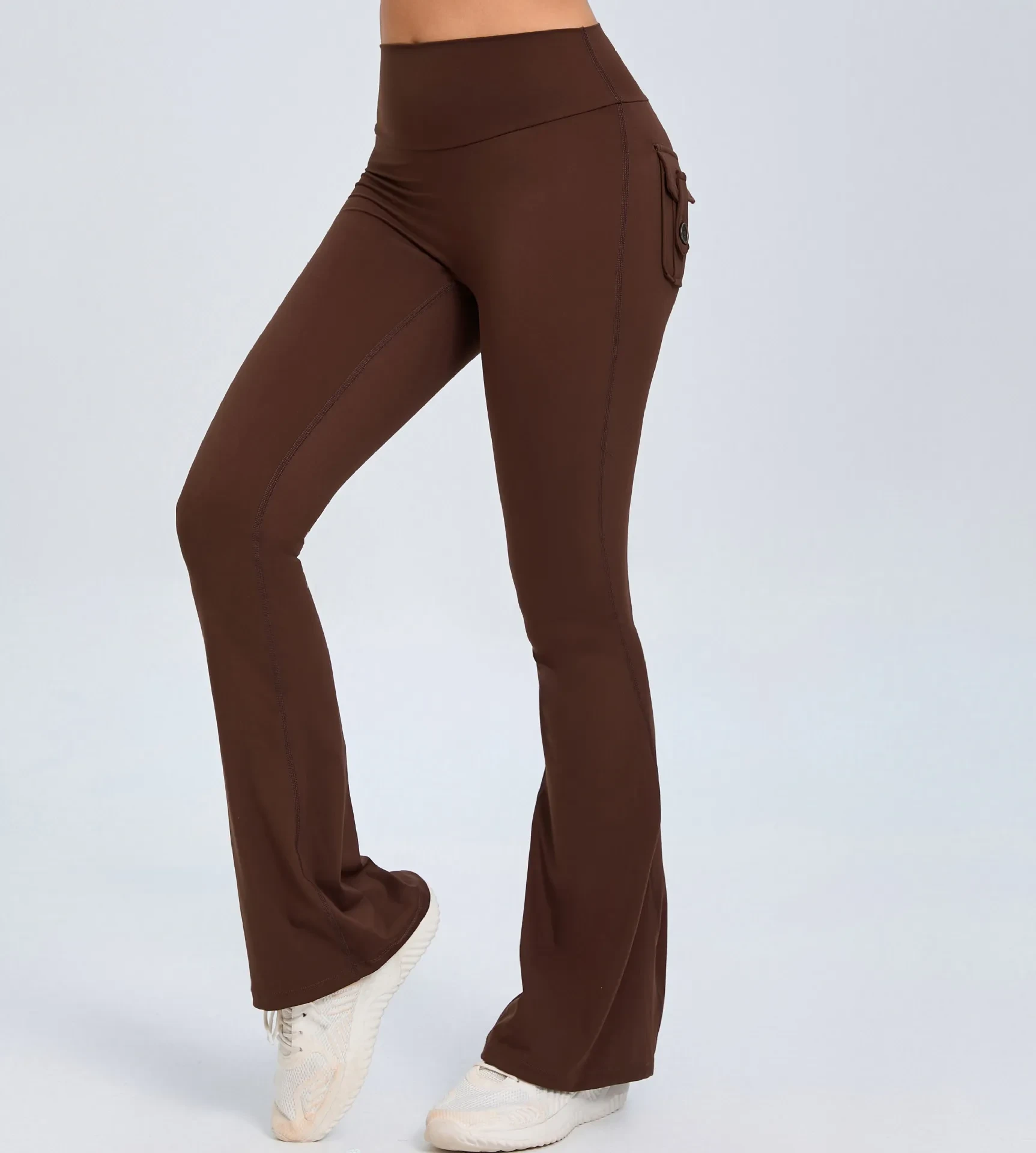 Consigue la combinación perfecta de comodidad y estilo con los pantalones acampanados SEO Yoga Fitness con bolsillos. Diseño ajustado, cintura alta y tejido transpirable para un ajuste favorecedor y cómodo. Disponibles en Nueva Zelanda.
