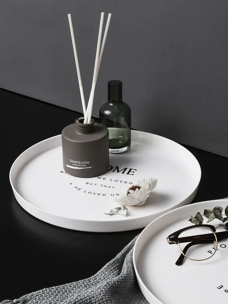 Bandeja creativa de plástico para taza de té y fruta.