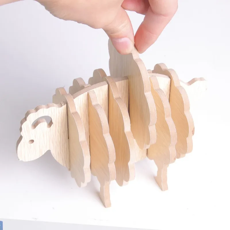 Adornos creativos de posavasos de madera con forma de cordero
