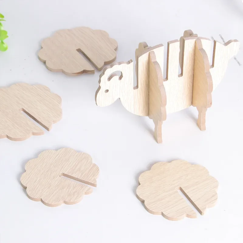 Adornos creativos de posavasos de madera con forma de cordero
