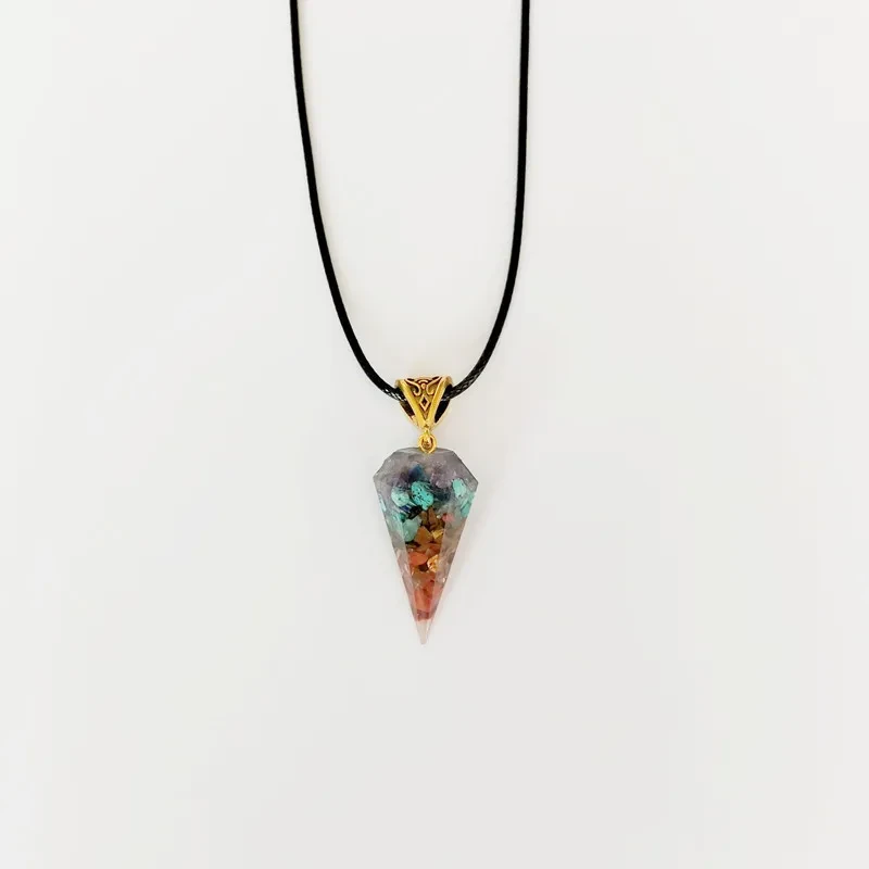 Collar de cono hexagonal de piedra semipreciosa de ágata cristalina de colores