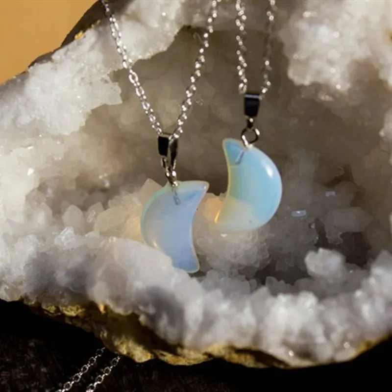 Collar con colgante de piedra natural de luna transparente de moda
