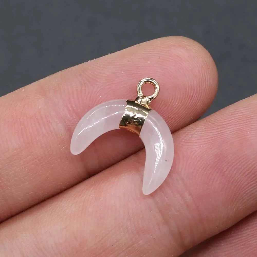Colgante de cuarzo rosa con forma de luna semipreciosa de piedra natural